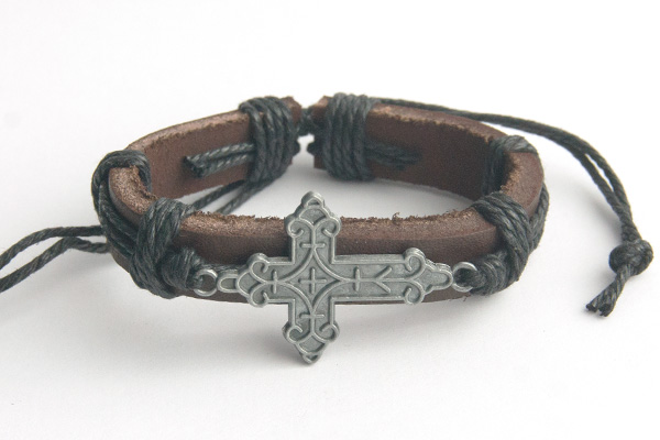 Крест фигурный расписной - кожаный браслет (черный шнур)