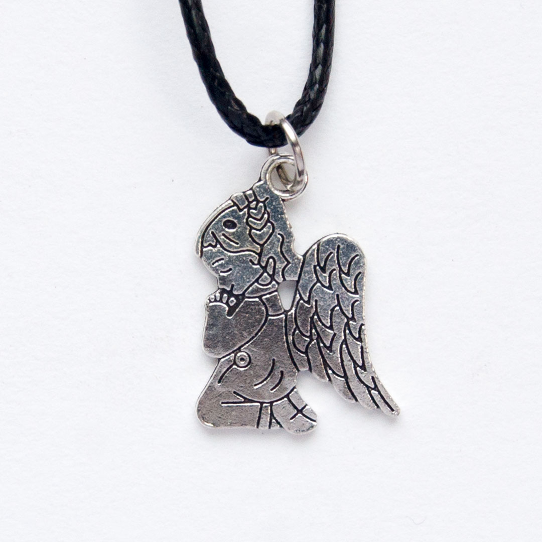 Кулон металлический на шнурке - Ангел (молится), под серебро