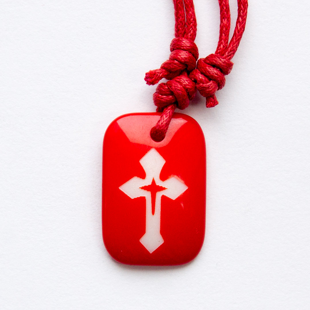 Кулон пластиковый на шнурке - Крест красный