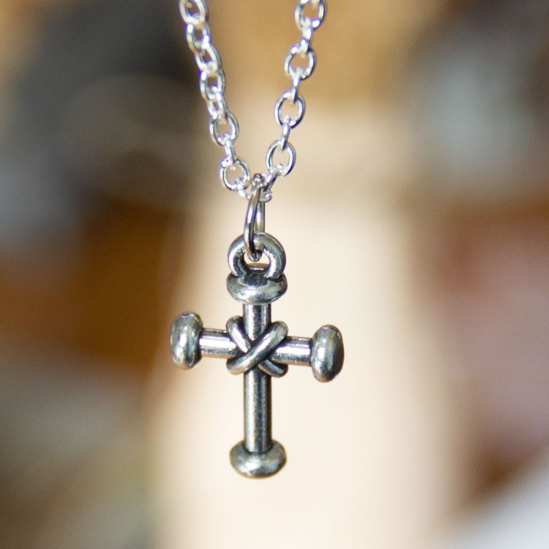 Кулон на цепочке - Крест с обвязкой (под серебро)