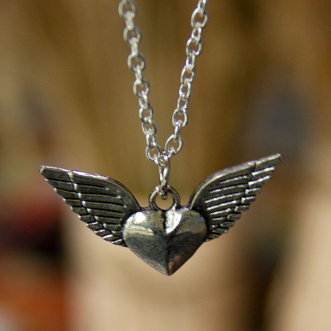 Кулон на цепочке - Сердце с крыльями (под серебро)