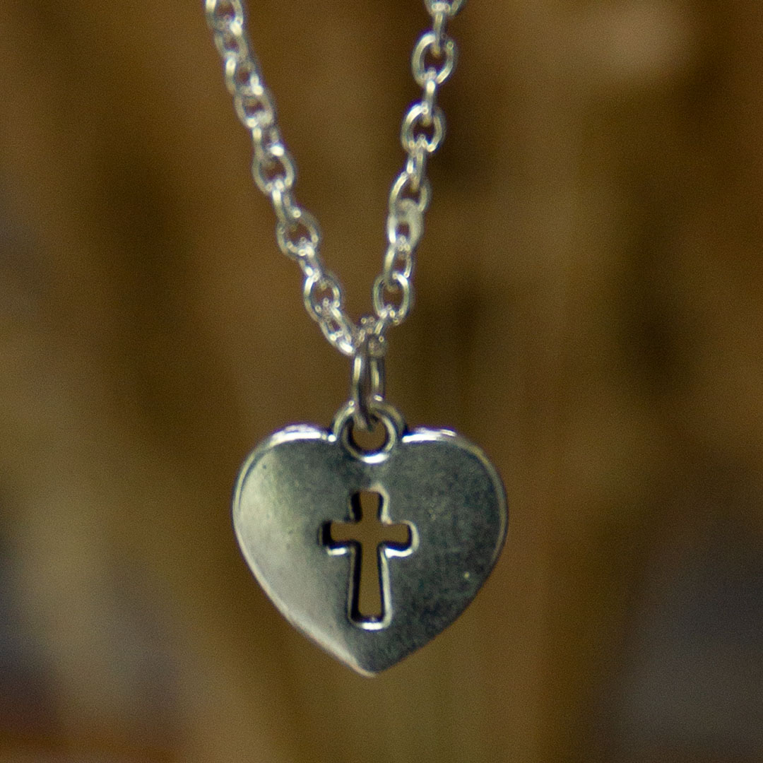 Кулон на цепочке - Сердце внутри крест (под серебро)