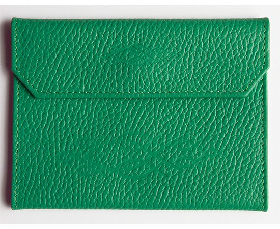 Обложка на паспорт из натуральной кожи на кнопке "Стайка рыбок" (цвет в ассортименте)